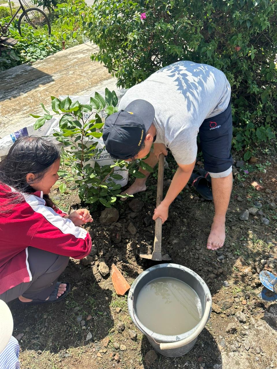 Pemasangan Biopori ke Rumah Warga