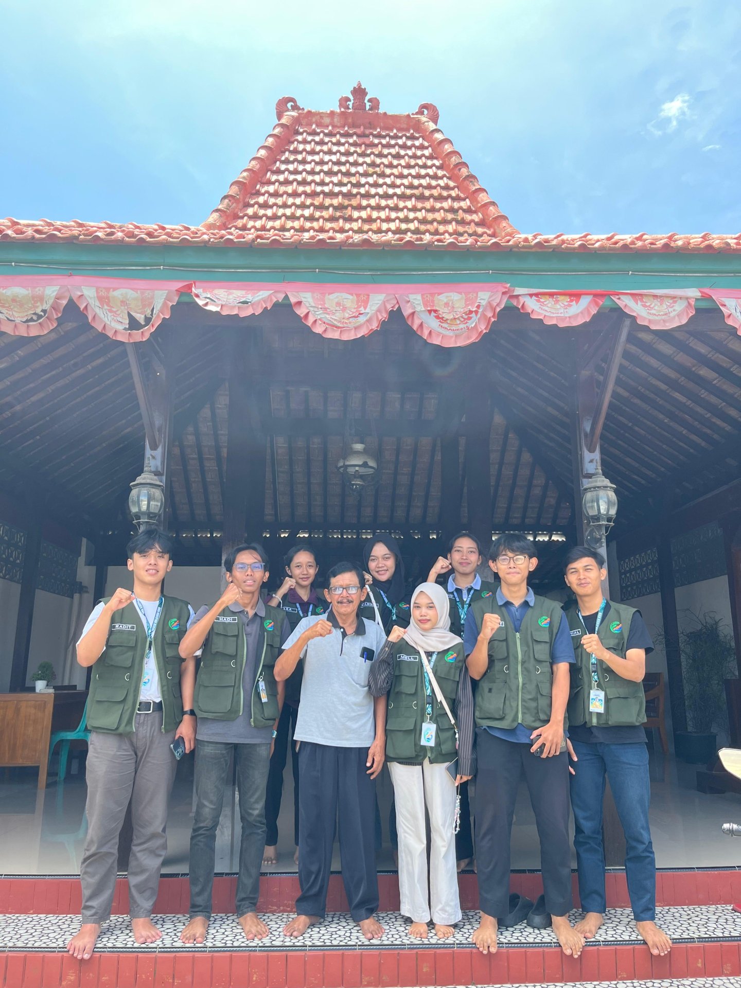 Kunjungan Ke Rumah Kepala Desa