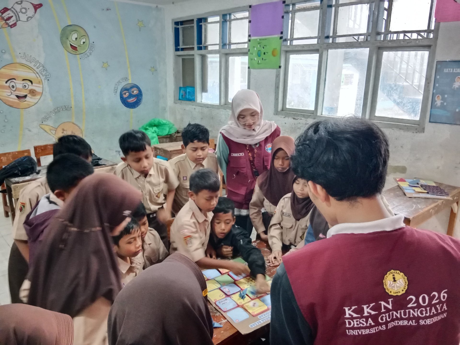 Pengajaran SD, kunjungan UMKM, dan persiapan acara desa