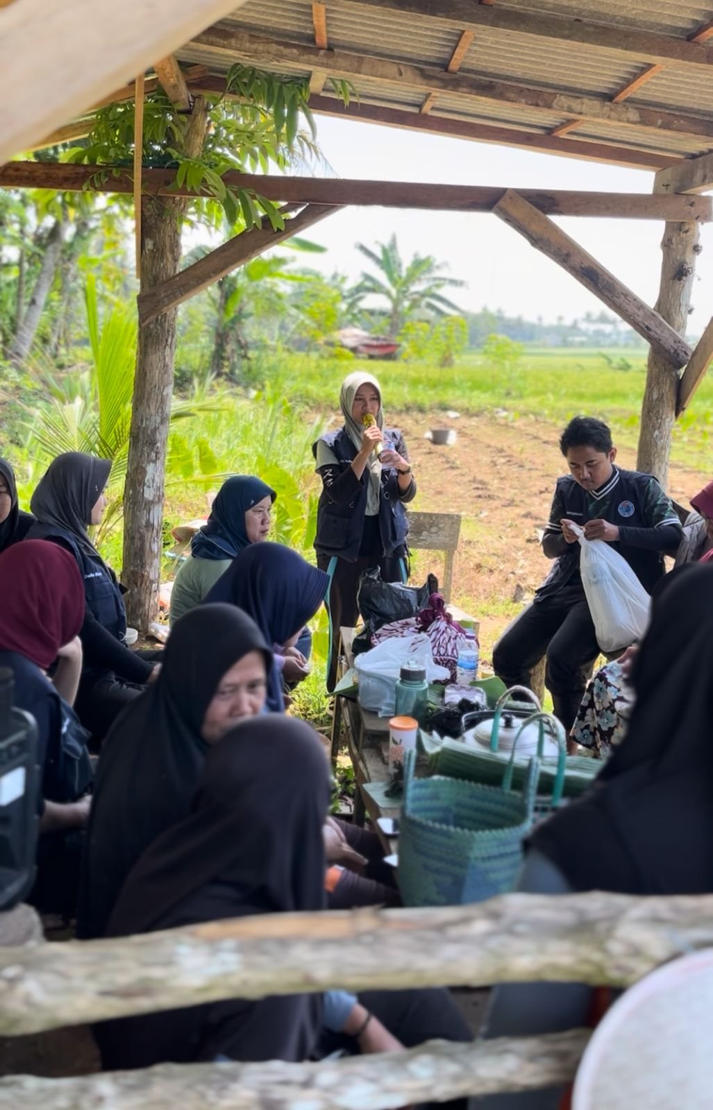 Sosialisasi Pembuatan Pupuk Organik Cair dan Pestisida Nabati