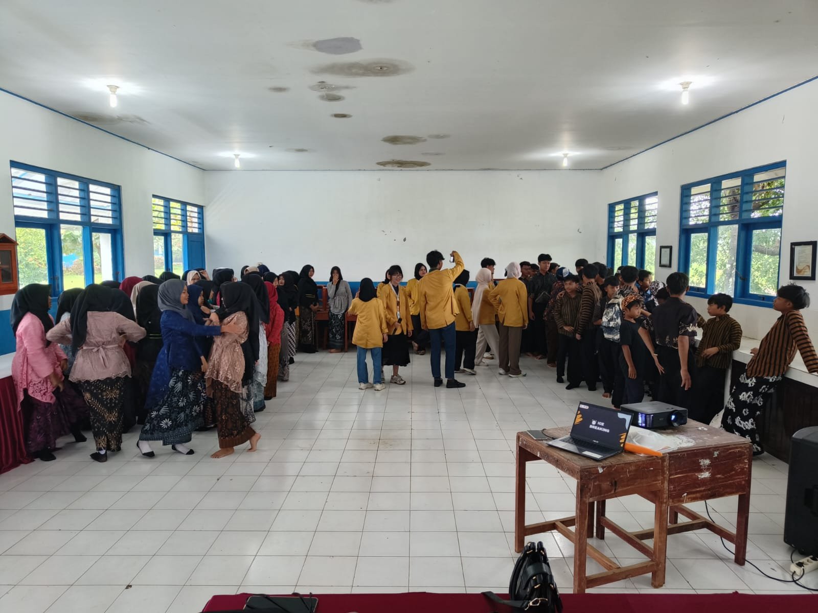 Pendidikan: 3 Dosa Besar Pendidikan di SMP N 4 Belik