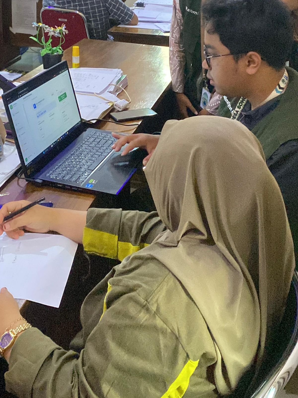 KKN Desa Somogede, Wadaslintang Kab. Wonosobo Melakukan Piket Desa, Pendataan Penduduk, dan Koordinasi Program Kerja Bidang Ekonomi