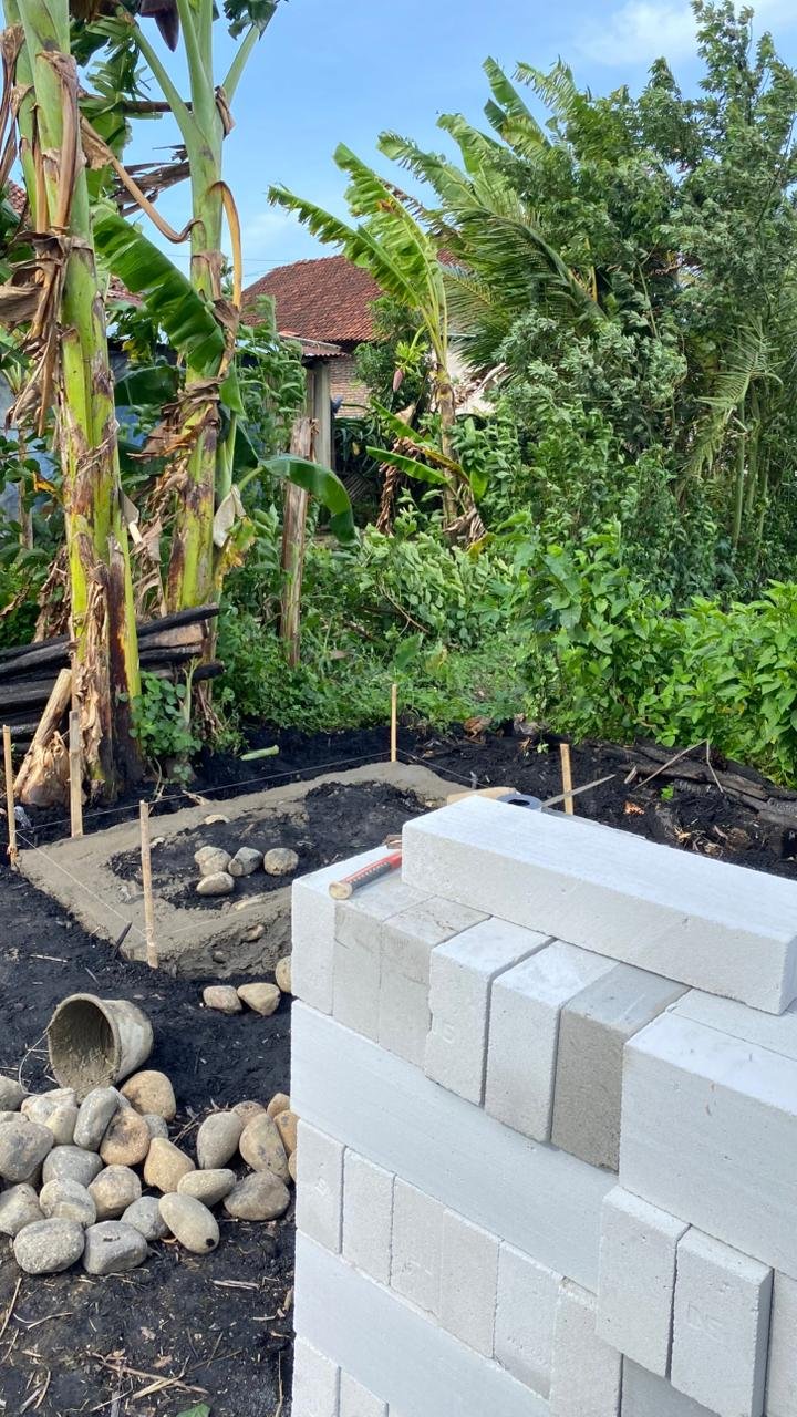 Kerja bakti pembuatan incenerator