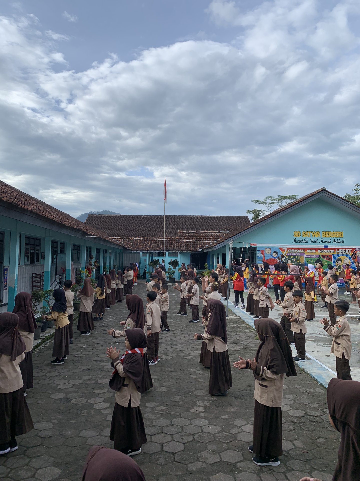 Senam Pagi Bersama SDN 1 Wadaslintang