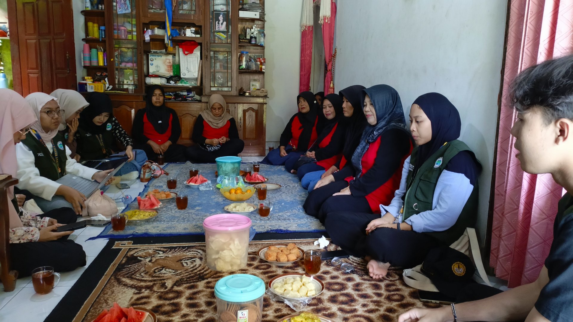 Sosialisasi Digital Marketing dan Branding UMKM Mina Jaya