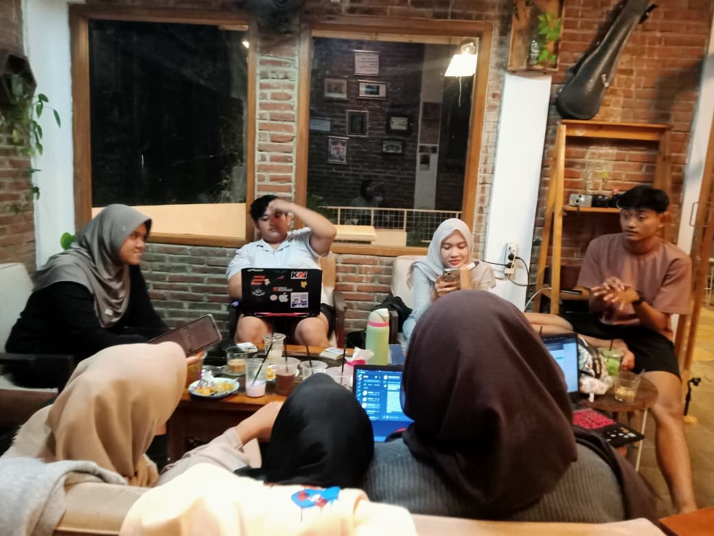 Diskusi Persiapan Kegiatan Senam dan Pembuatan Pupuk Organik Cair