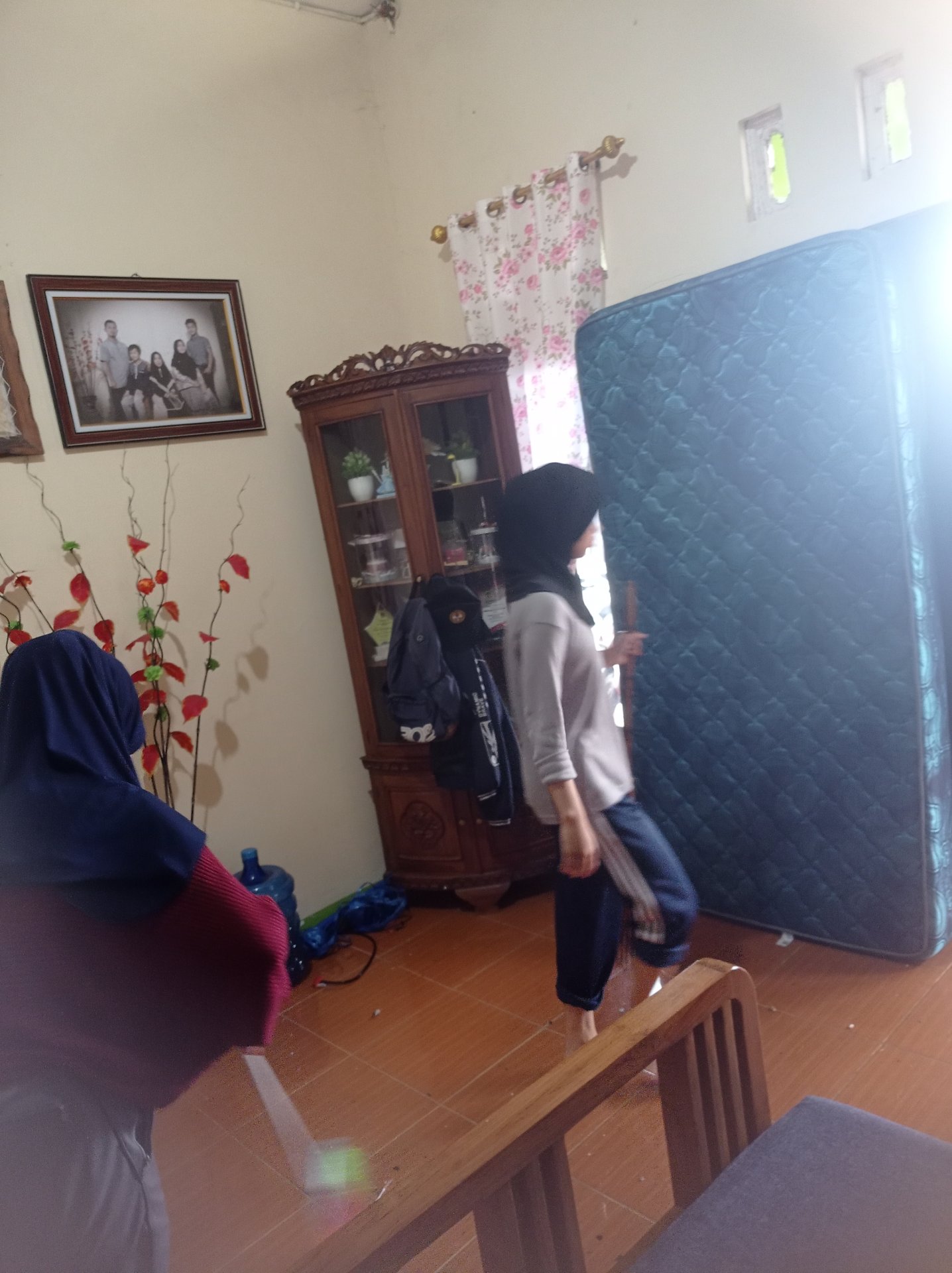 Pembersihan posko dan jalan setelah badai