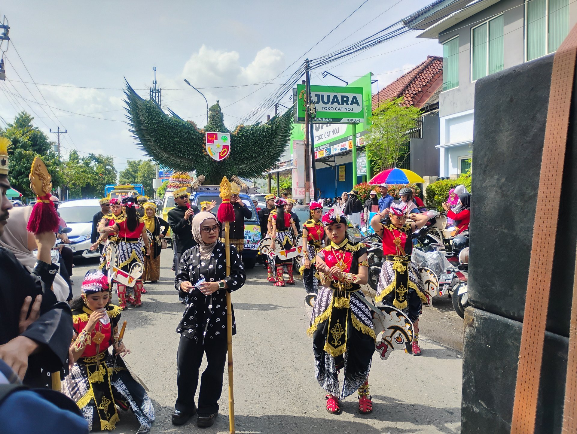 Mendokumentasi Kegiatan Pawai Ulang Tahun Pemalang ke 451