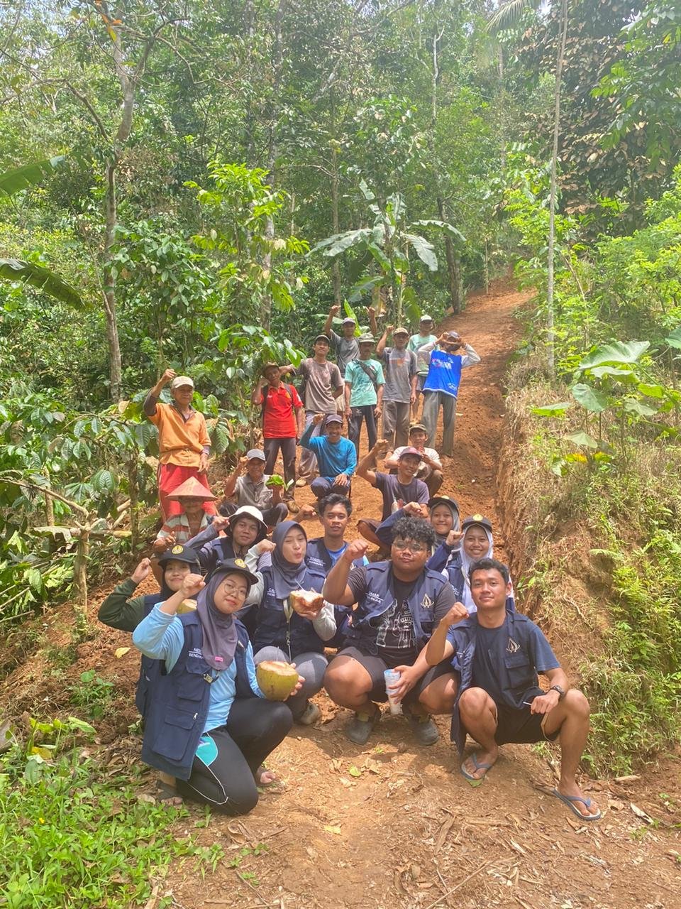 Kegiatan Kerja Bakti di Dusun 4 Sumingkir