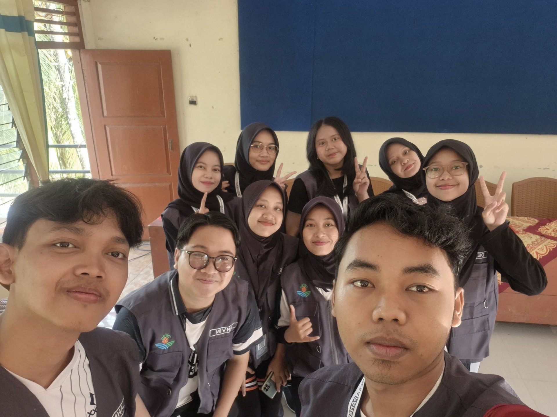 senam bersama ibu-ibu