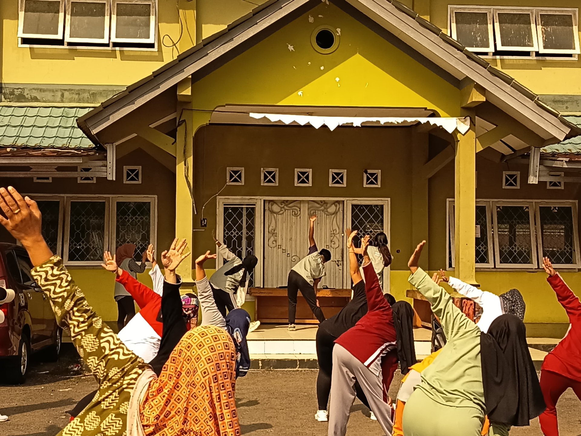 Senam Sehat di Aula Balai Desa Sumampir