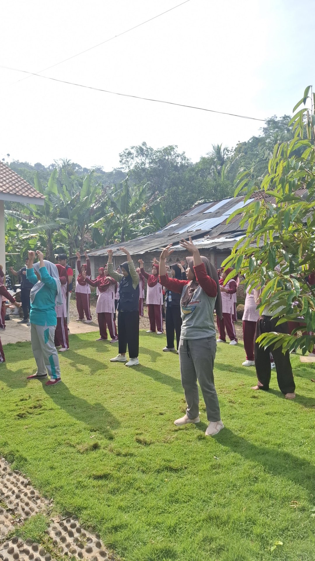 Pendampingan Senam Sehat di Karang Pucung
