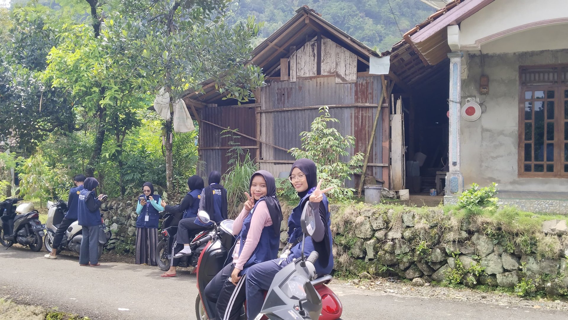 Kegiatan Hari Kesembilanbelas KKN di Desa Karanganyar, Wadaslintang: Pendataan Sarana Desa Berbasis Google Maps (part 2)