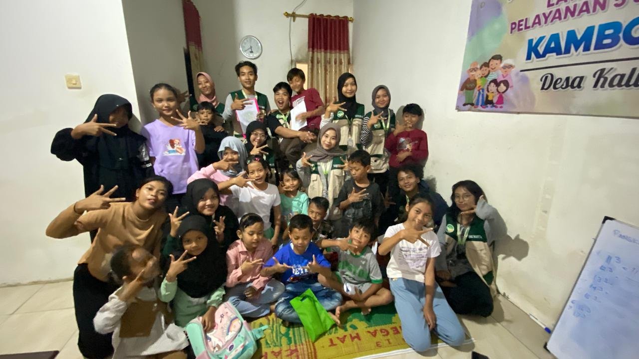 Day 19 KKN Desa Kalisaleh Mengikuti Bimbel Calistung