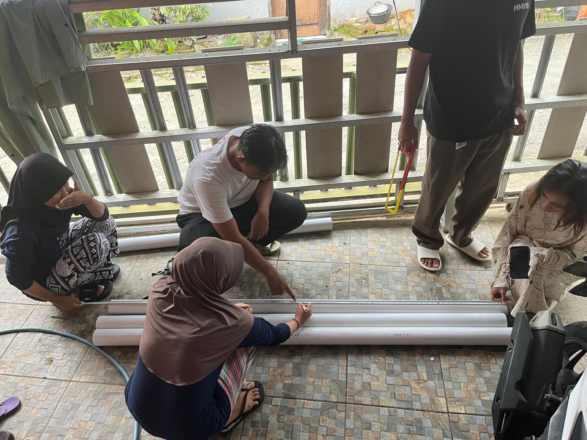 Persiapan Pembuatan Reflektor Jalan
