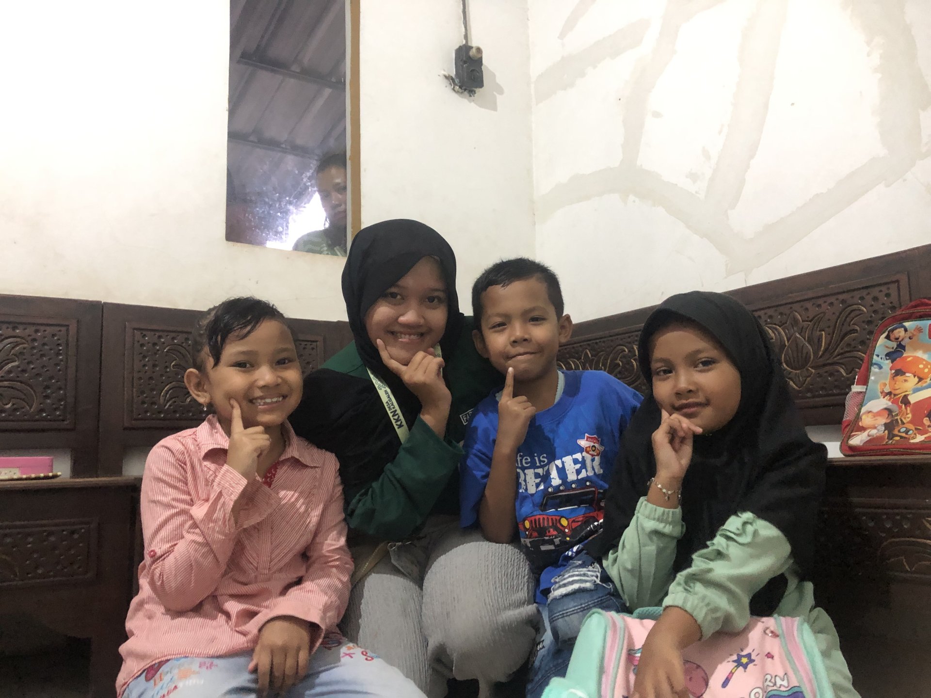 Melakukan pengajaran bimbel SD di RT 08