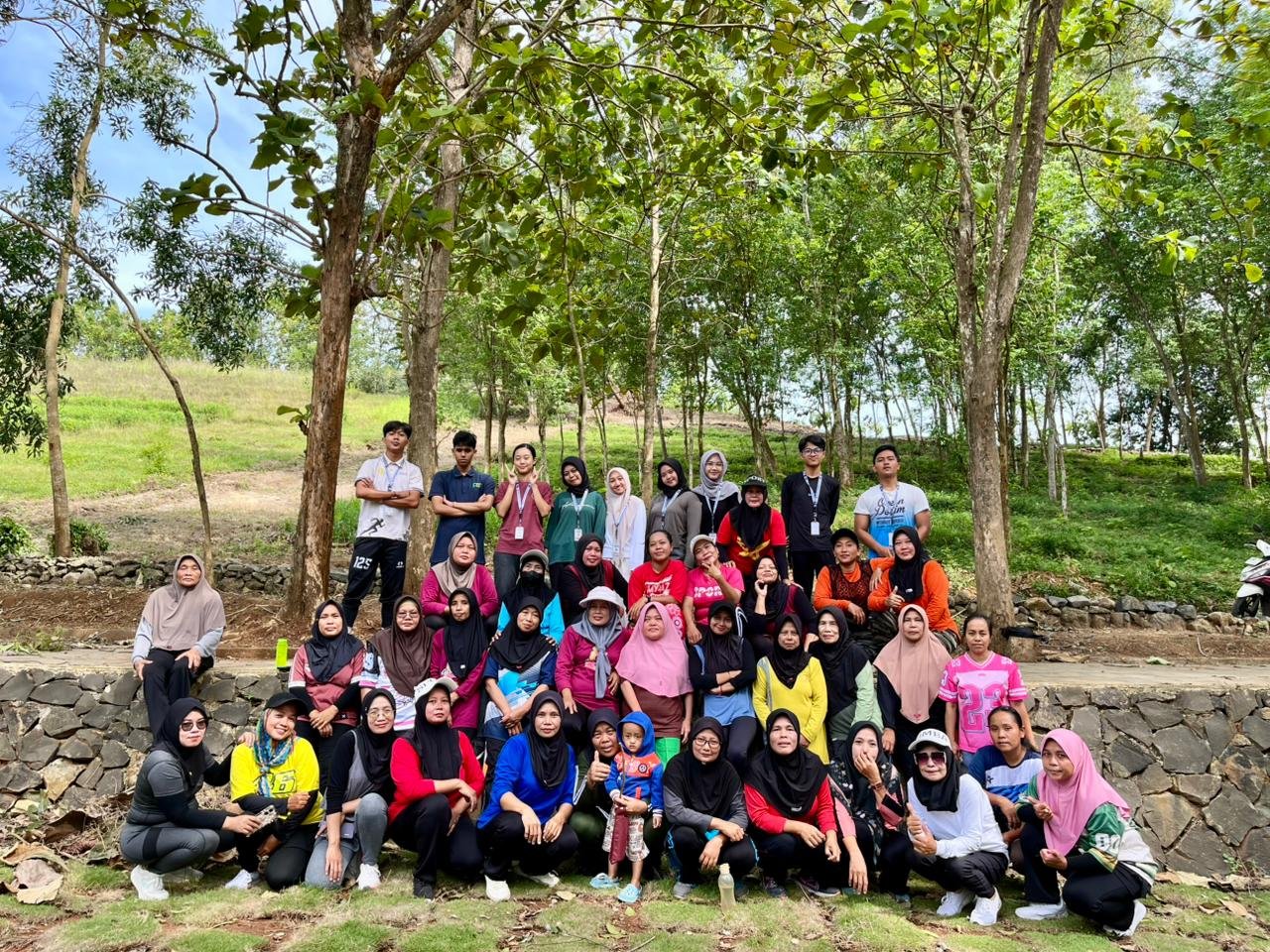 Kegiatan Hari Ke-19 | Senam Pagi bersama para Ibu-Ibu