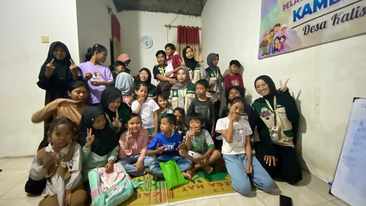 Pemberian pakan maggot serta BIMBEL devisi pendidikan