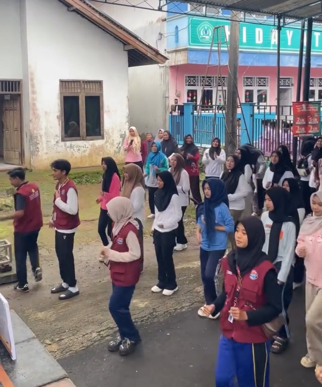 Senam bersama dan jalan sehat dalam rangka khaflah akhirussanah