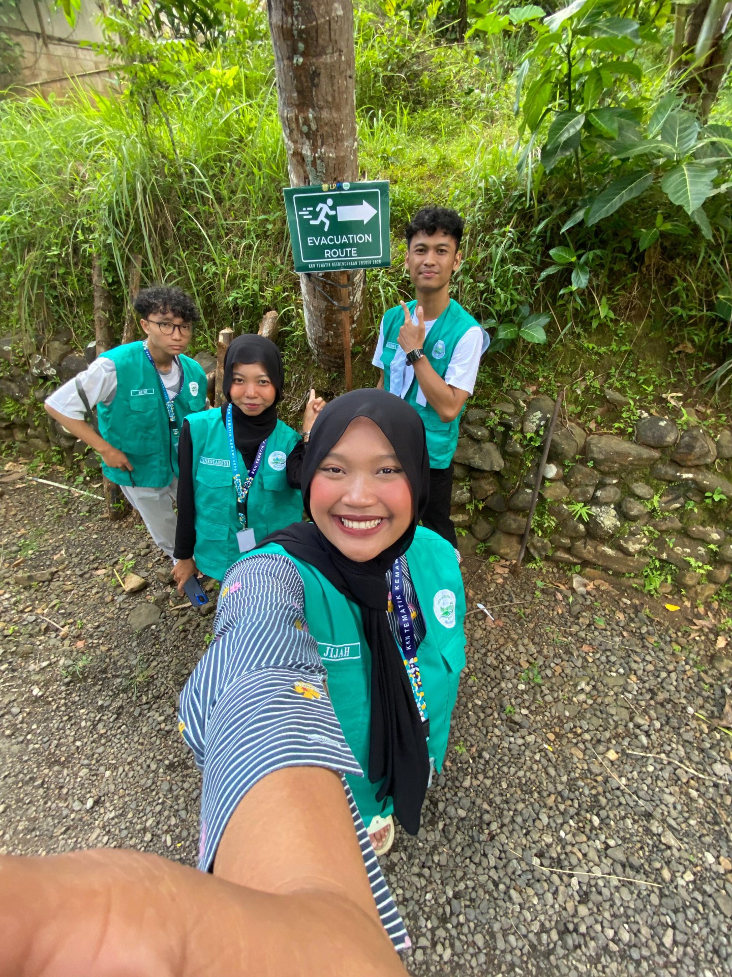 Pemasangan Rambu Evakuasi