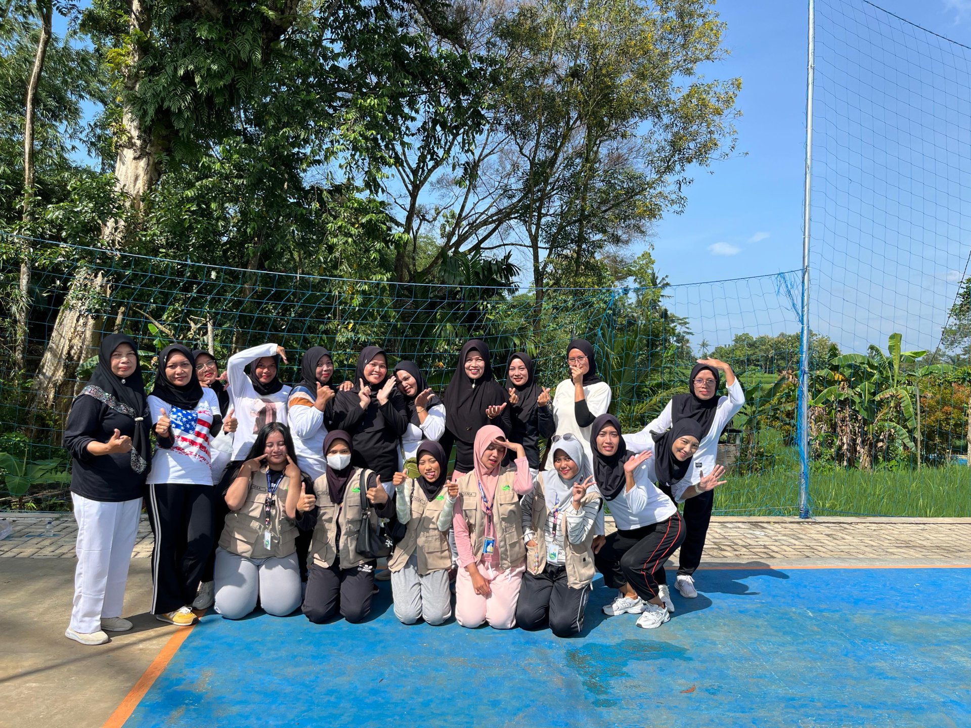 SENAM AEROBIK BERSAMA WARGA SEMINGKIR