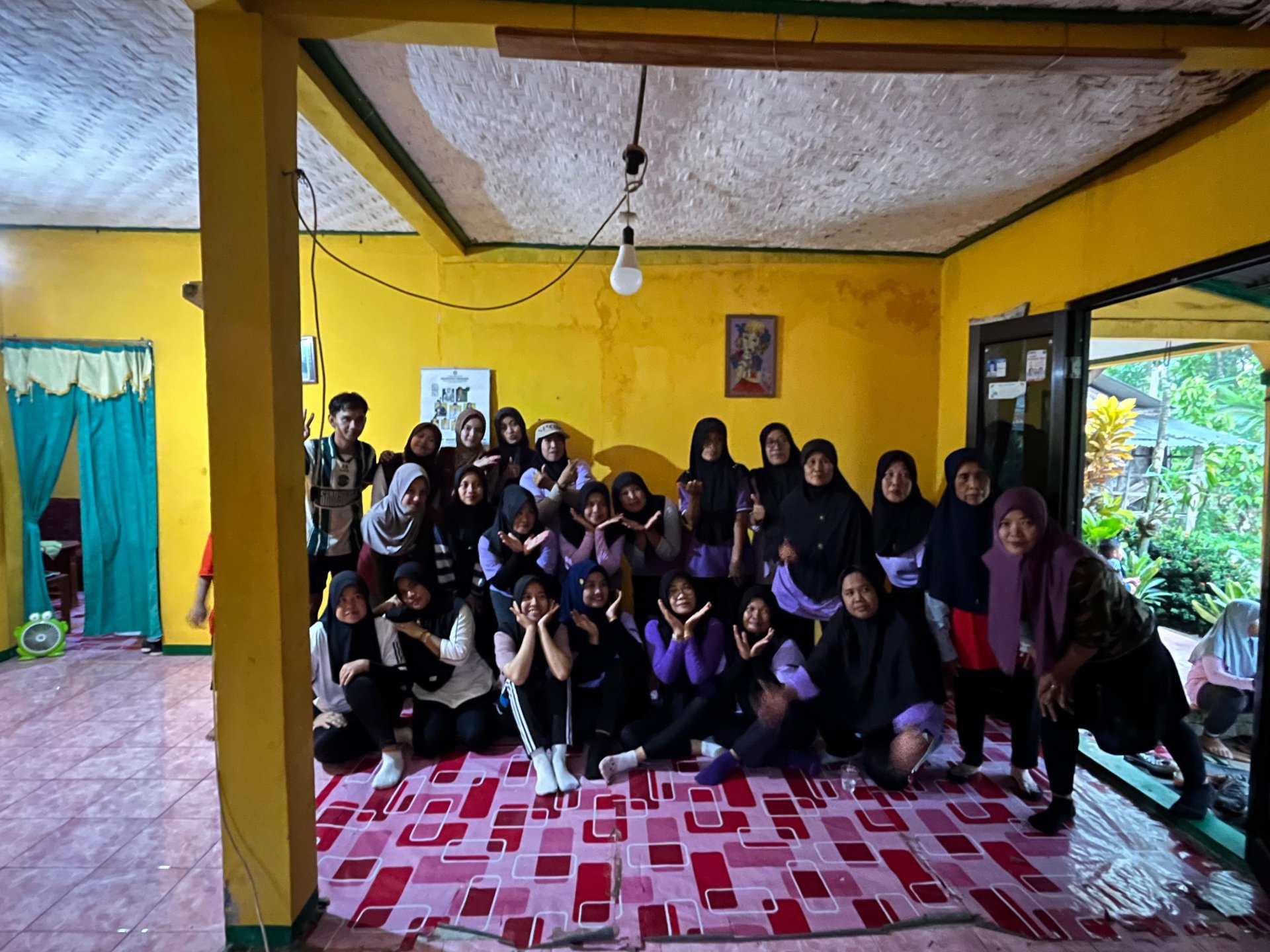 Senam Bersama Ibu-Ibu