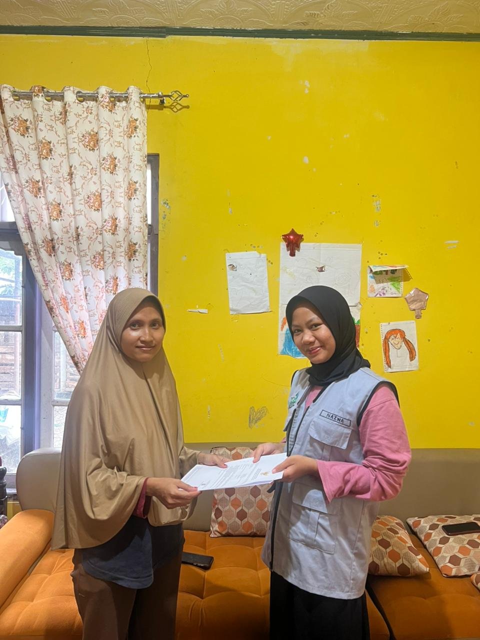 penyerahan sertifikat halal dengan umkm telur asin