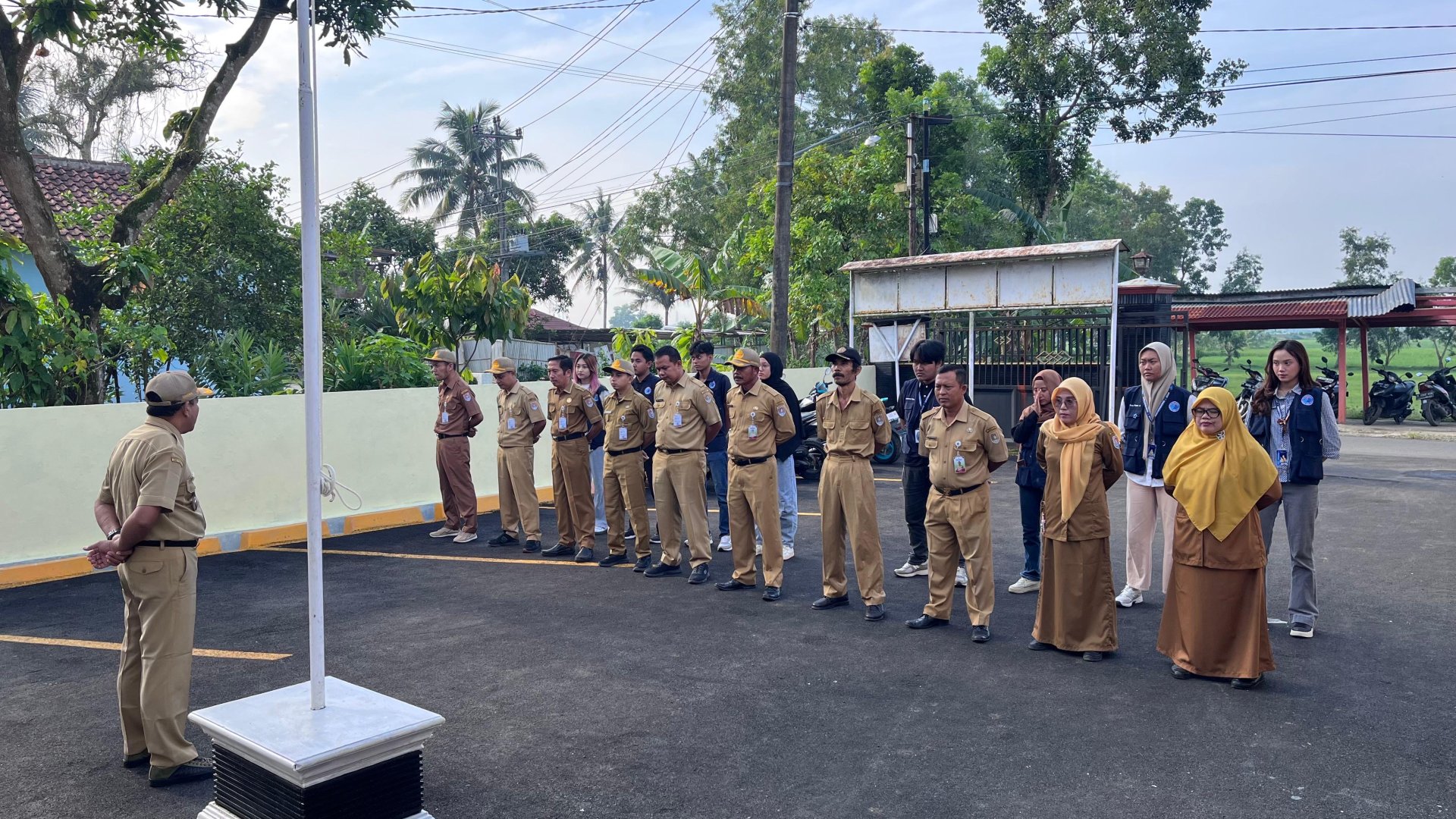 Apel Pagi Di Balai Desa