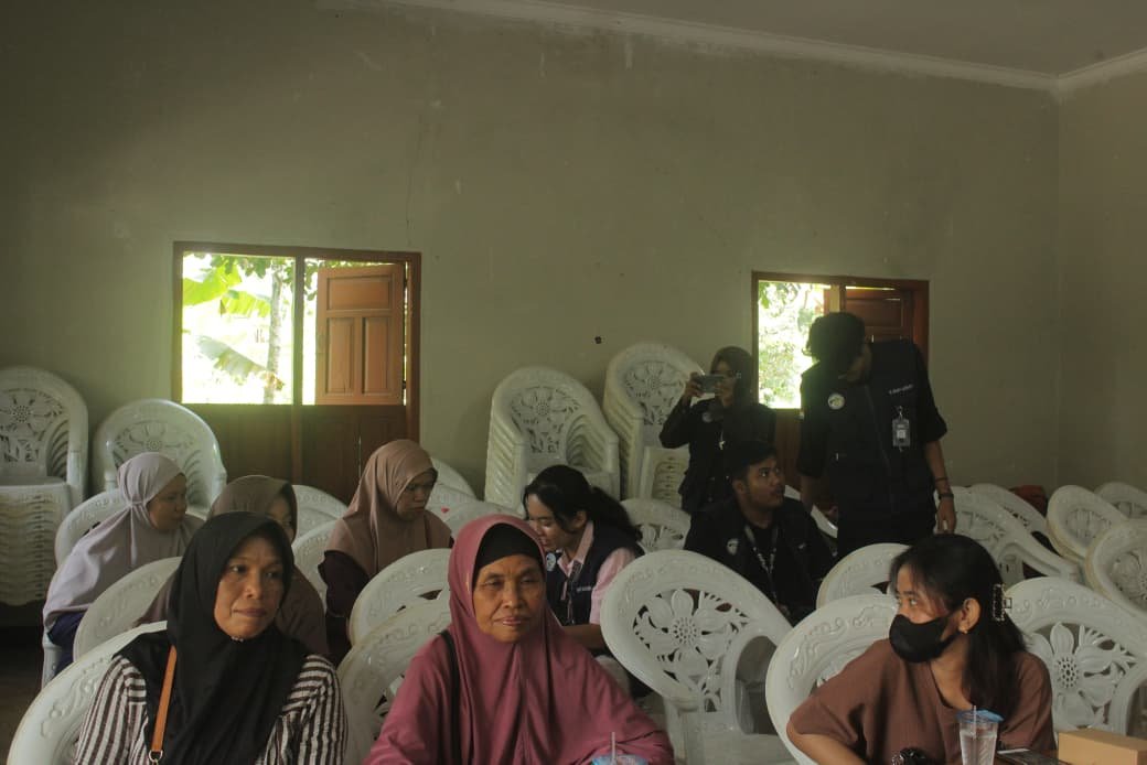 Sosialisasi pembuatan QRIS, KKN hari ke-11