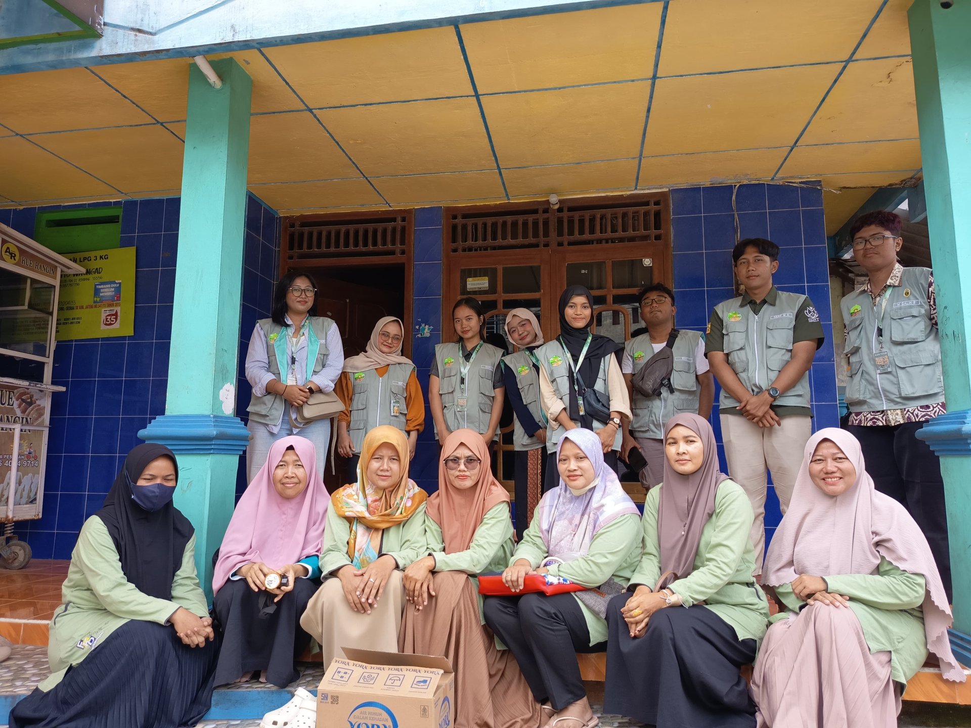 Pemberantasan Sarang Nyamuk (PSN) bersama kader FKD