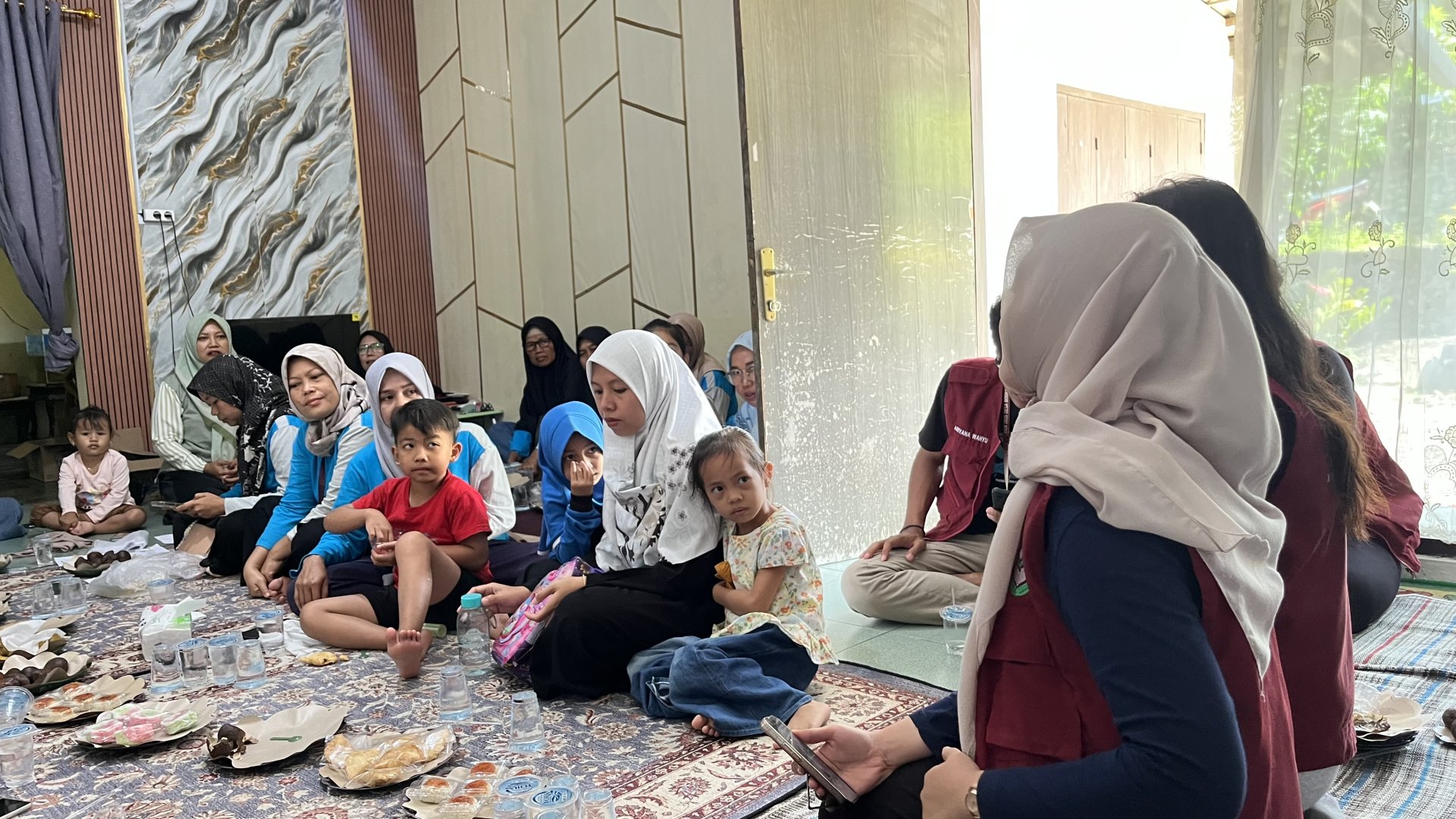 SOSIALISASI LITERASI DIGITAL DAN PEMANFAATANNYA UNTUK KEBERLANJUTAN SERTA PENINGKATAN PRODUKTIVITAS UMKM