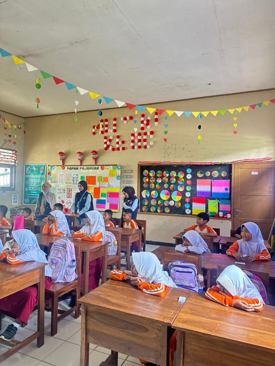 Mengajar di SD 2 Kalikesur