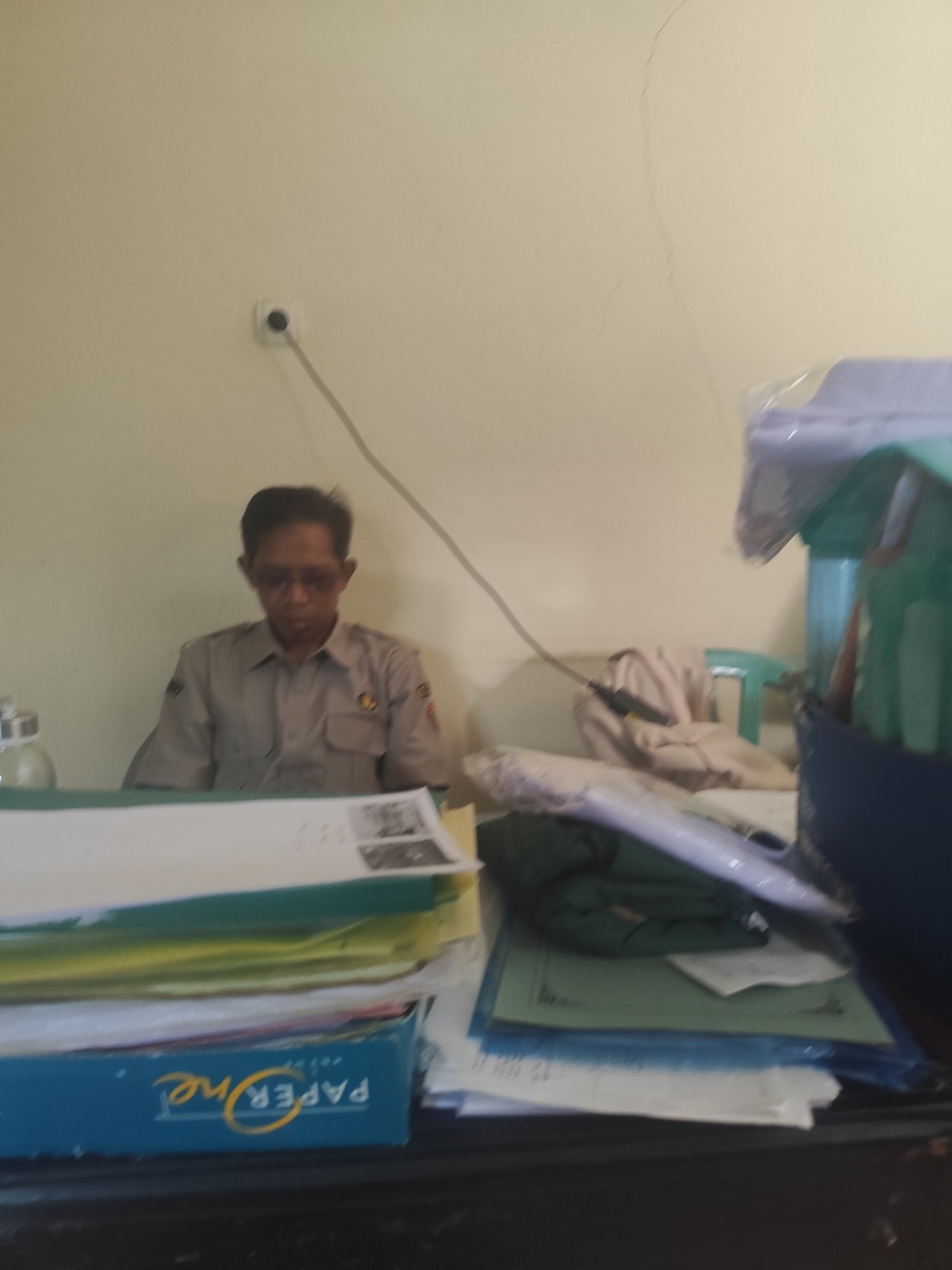 Mengantarkan undangan dan berdisukusi mengenai sosialisasi pengendalian wereng