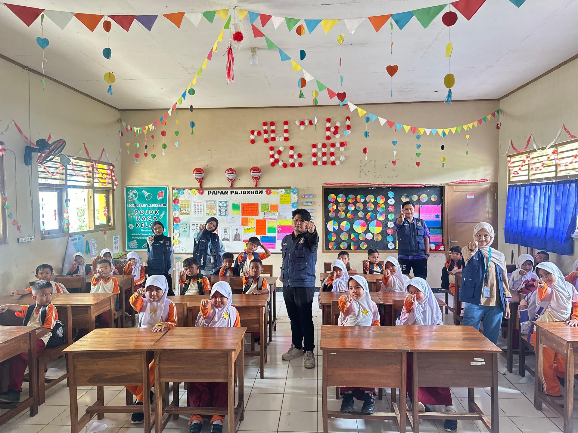 Kunjungan dan Mengajar di SD 2 Kalikesur