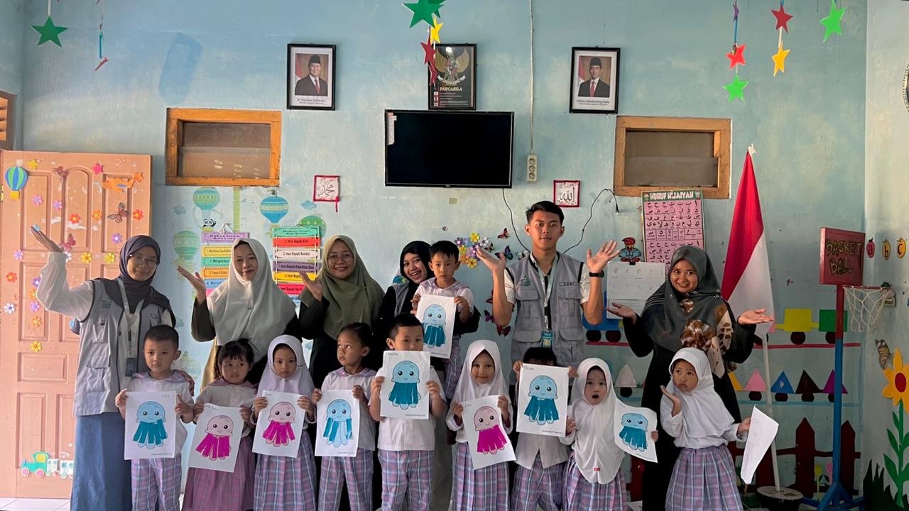 pembelajaran media pembelajaran motorik halus di paud mutiara harapan jatimulyo