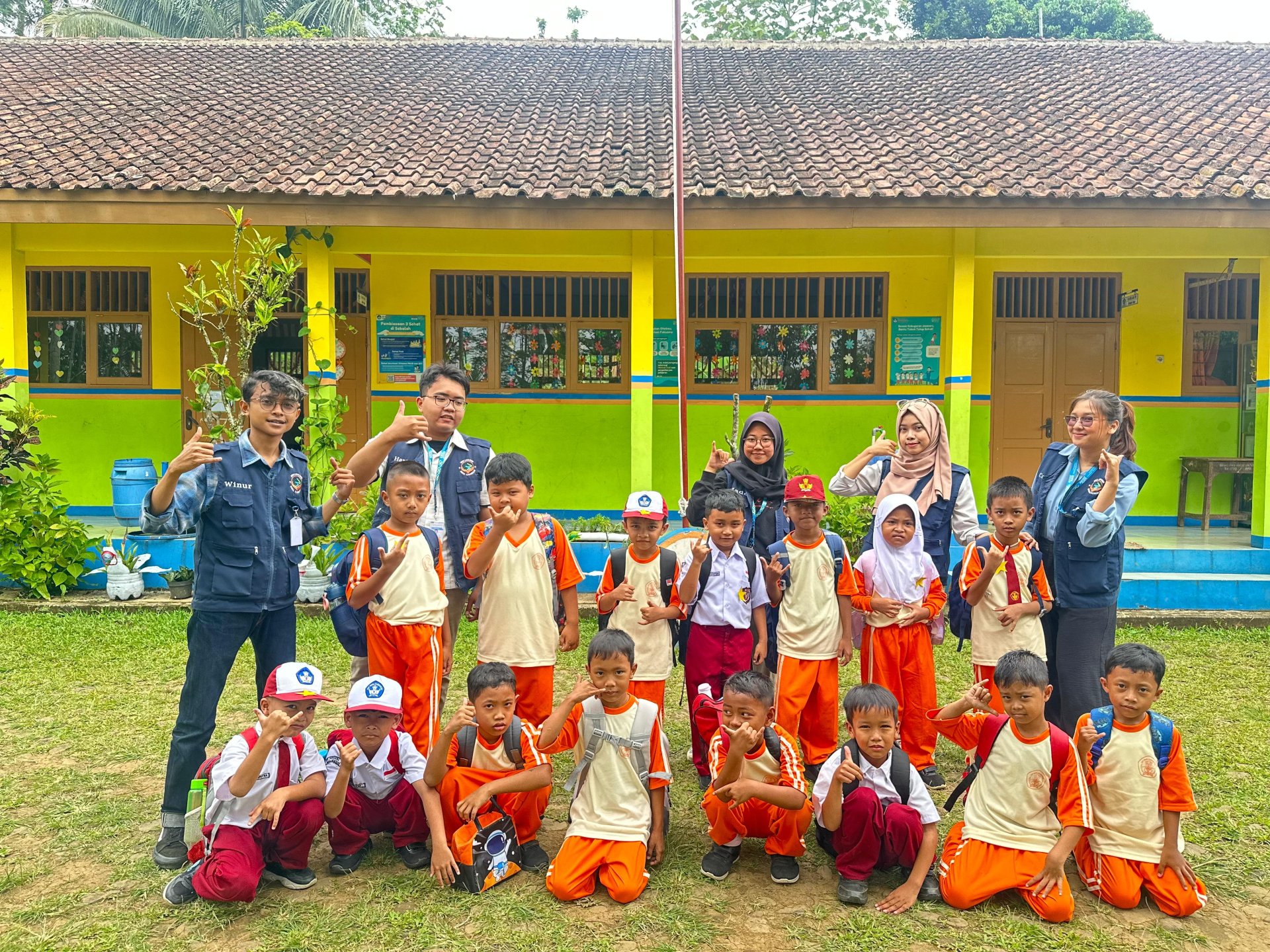 Pemilahan Sampah Organik dan Non Organik di SDN 2 Kalikesur