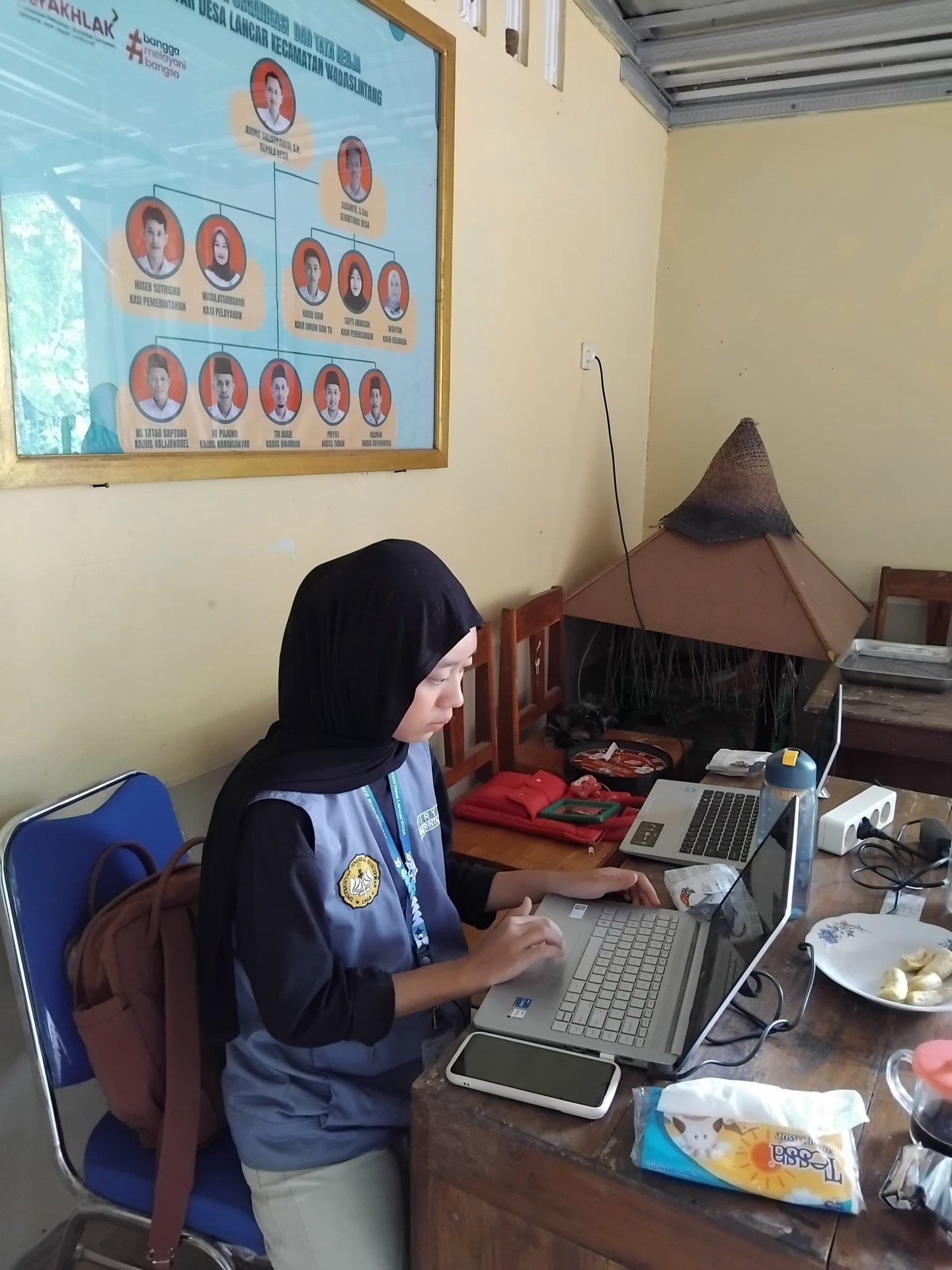 Mahasiswa KKN UNSOED 2026 Desa Lancar Laksanakan Piket Balai Desa Pengelolaan Instagram dan Monitoring Kolam Azolla