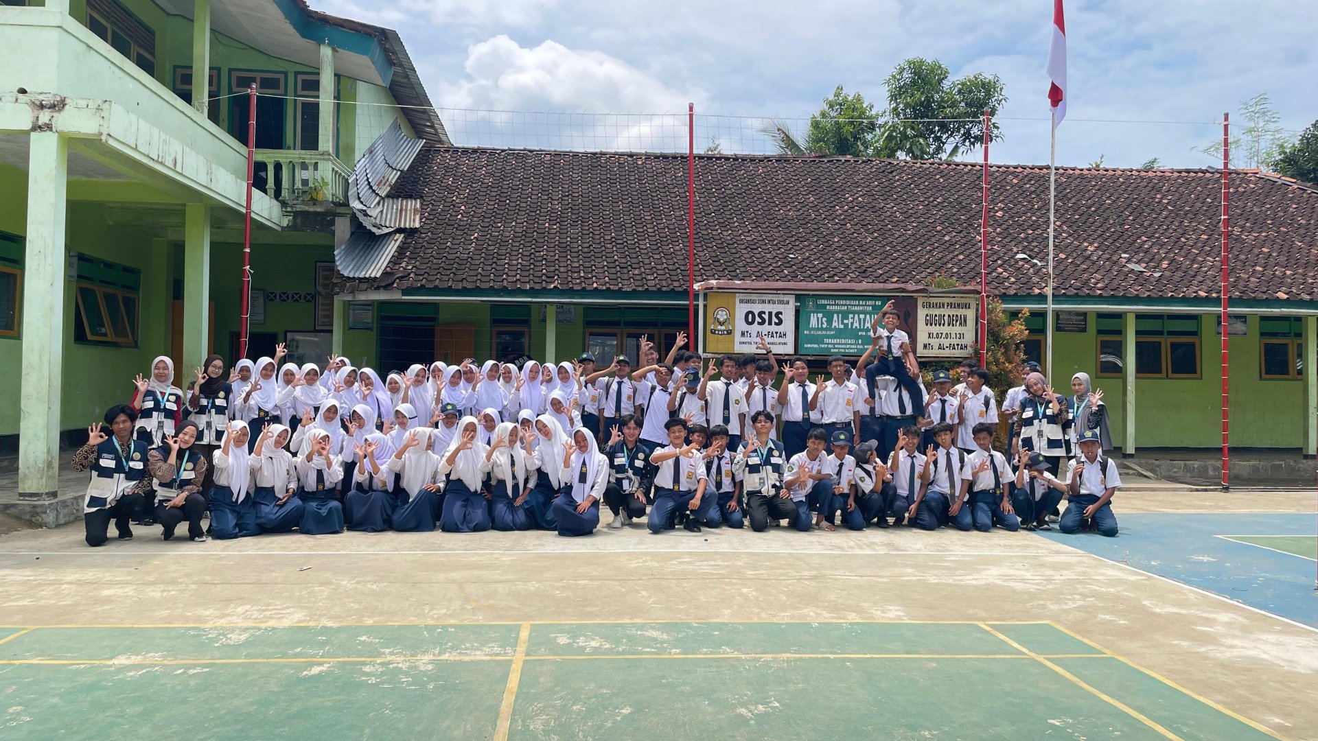 Sosialisasi Kesehatan Reproduksi dan Pencegahan Kekerasan Seksual bagi Siswa MTs Al Fatah Dusun Kemutig Desa Tirip