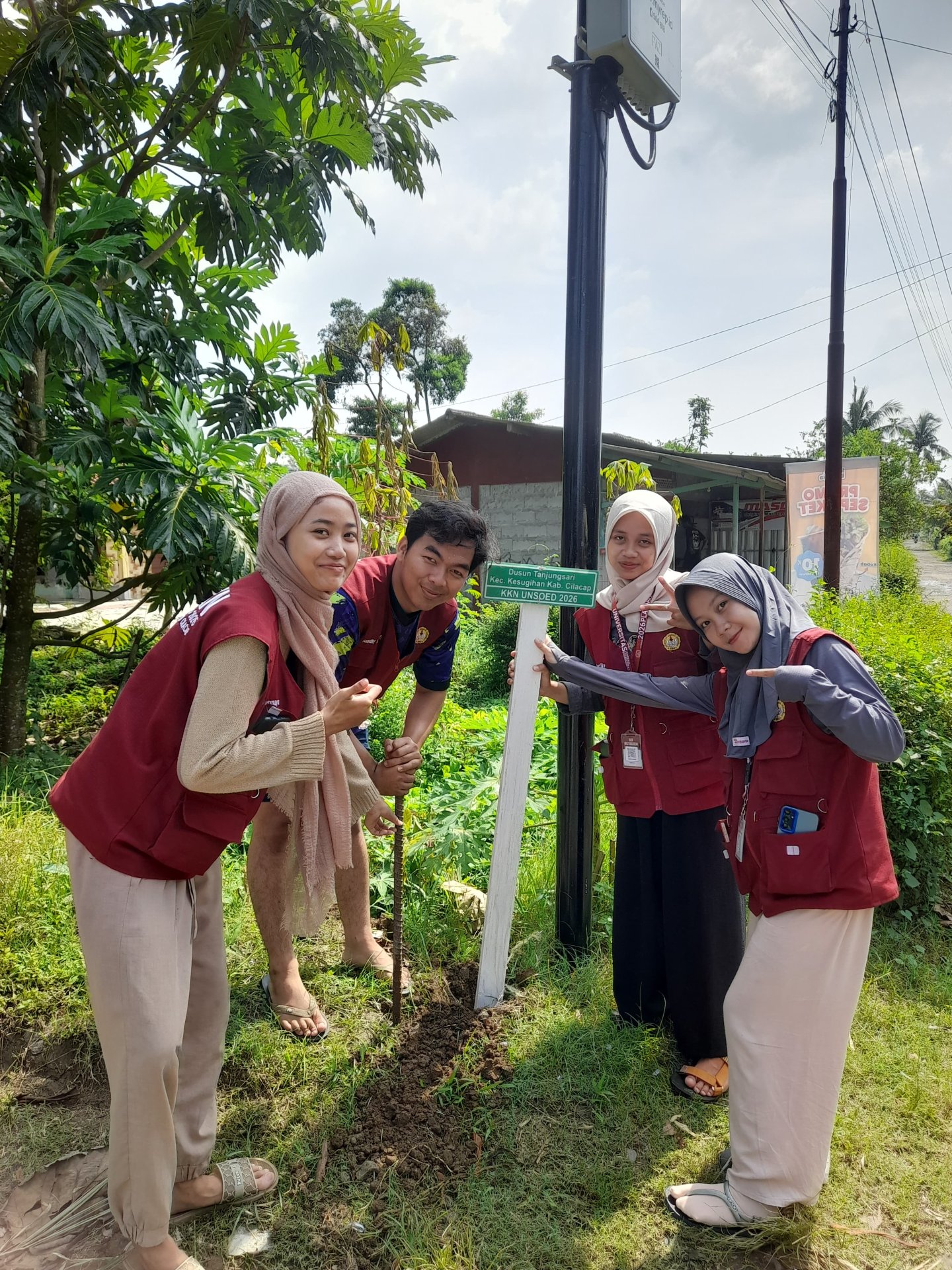 Pemasangan Plang Nama Dusun