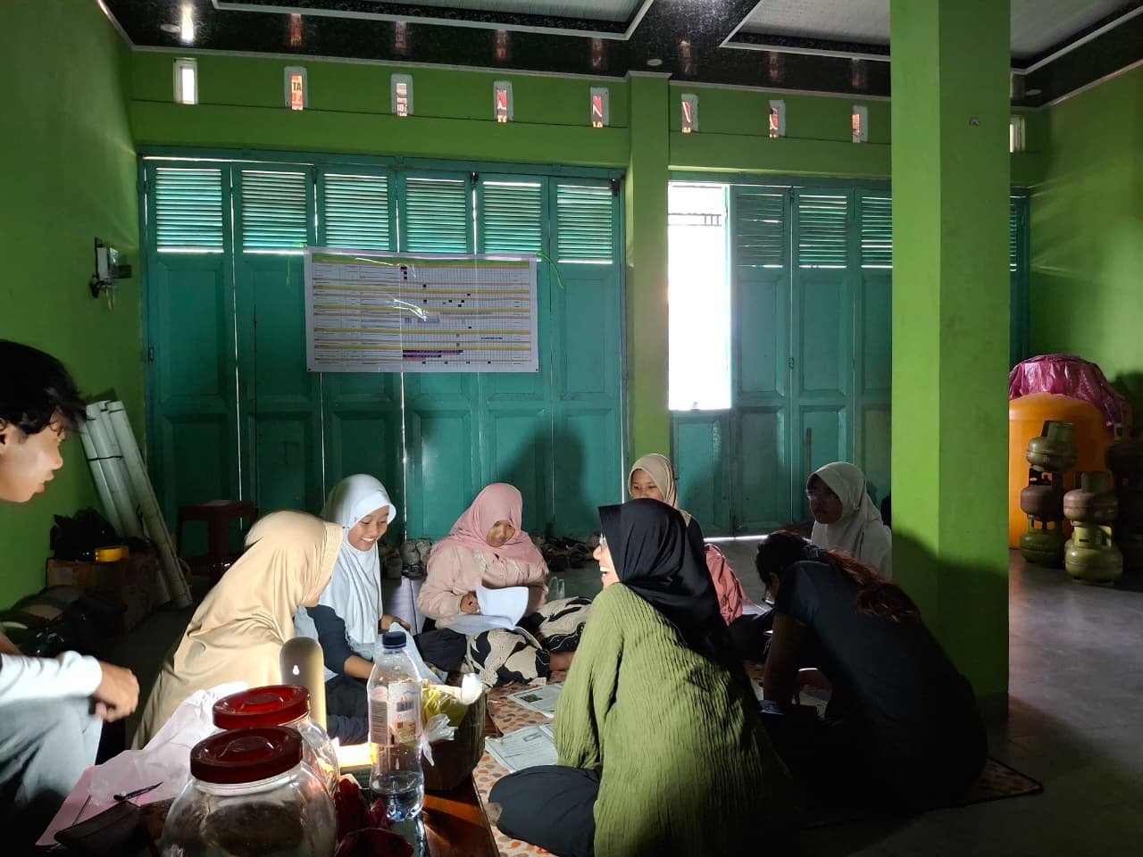 Bimbingan belajar anak SD di posko