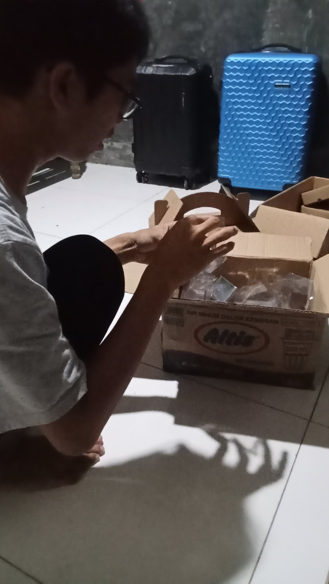 KKN DAY 20 - PENYIAPAN PERALATAN PEMBUATAN LILIN AROMATERAPI