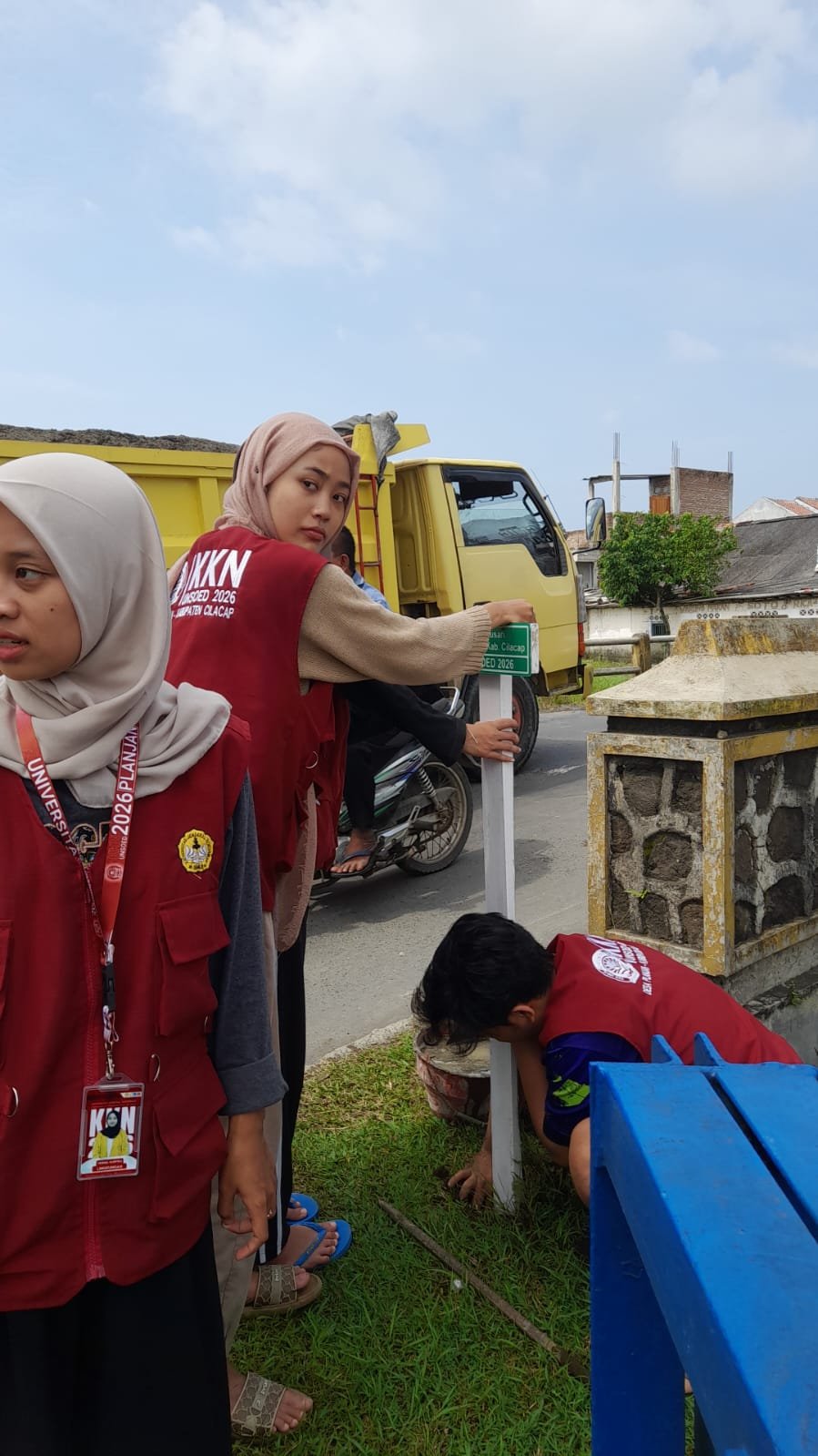 Pemasangan Plang Nama Dusun