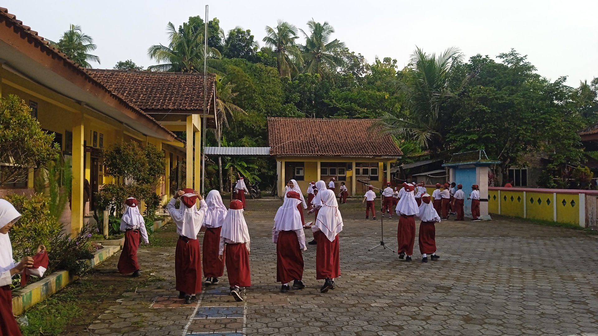 Upacara Hari Senin di SD Jatimulyo