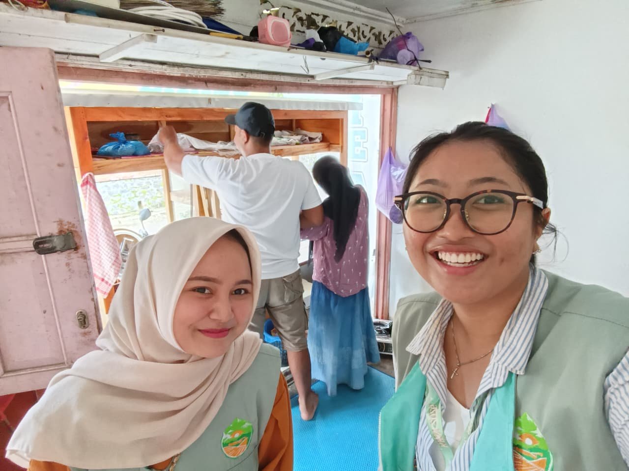 Mahasiswa KKN Desa Sumampir Periode Jan-Feb 2026 Melanjutkan membantu bidang ekonomi dalam proker inventaris umkm sumampir.