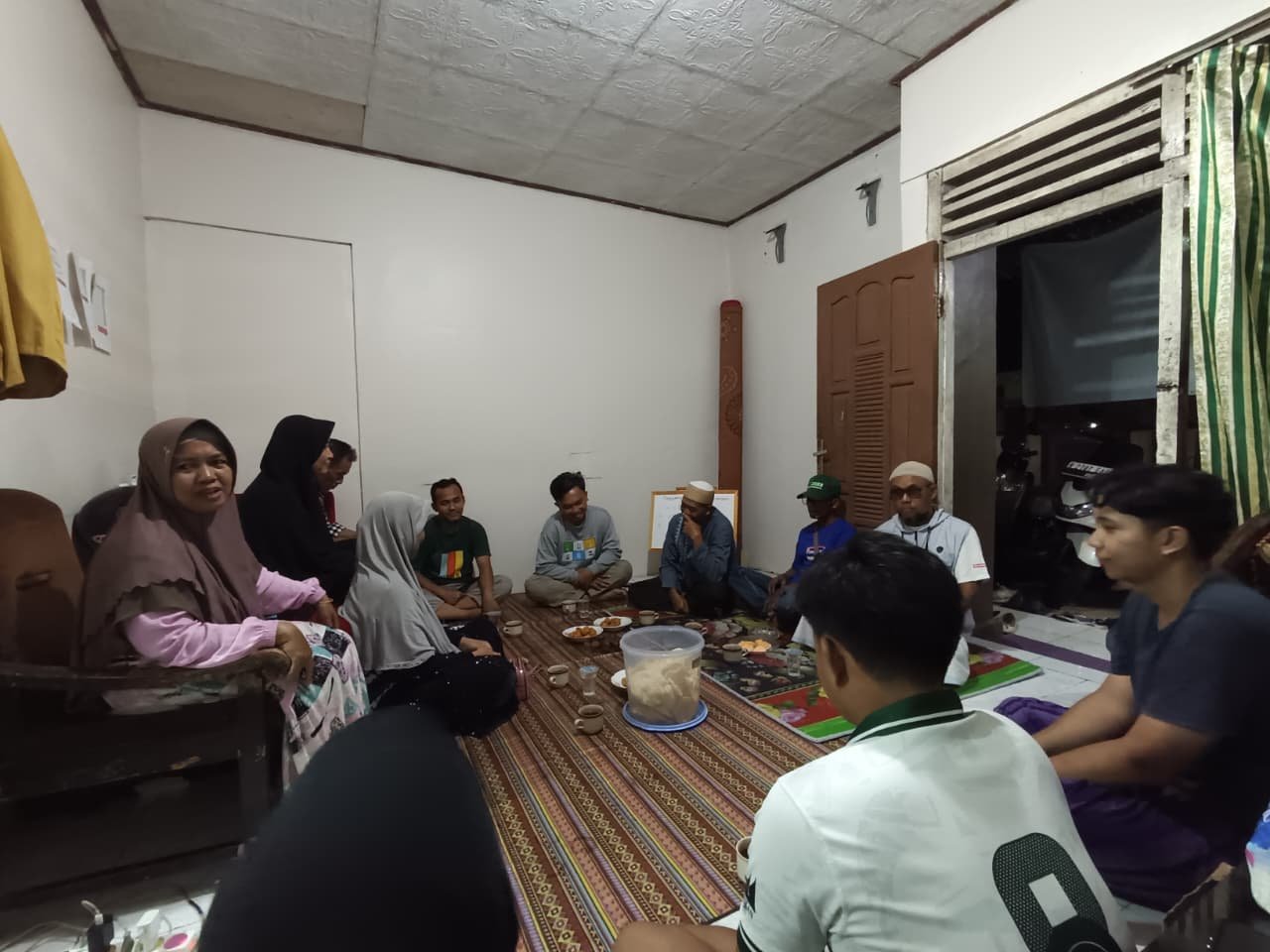 Kunjungan Pemdes ke Posko