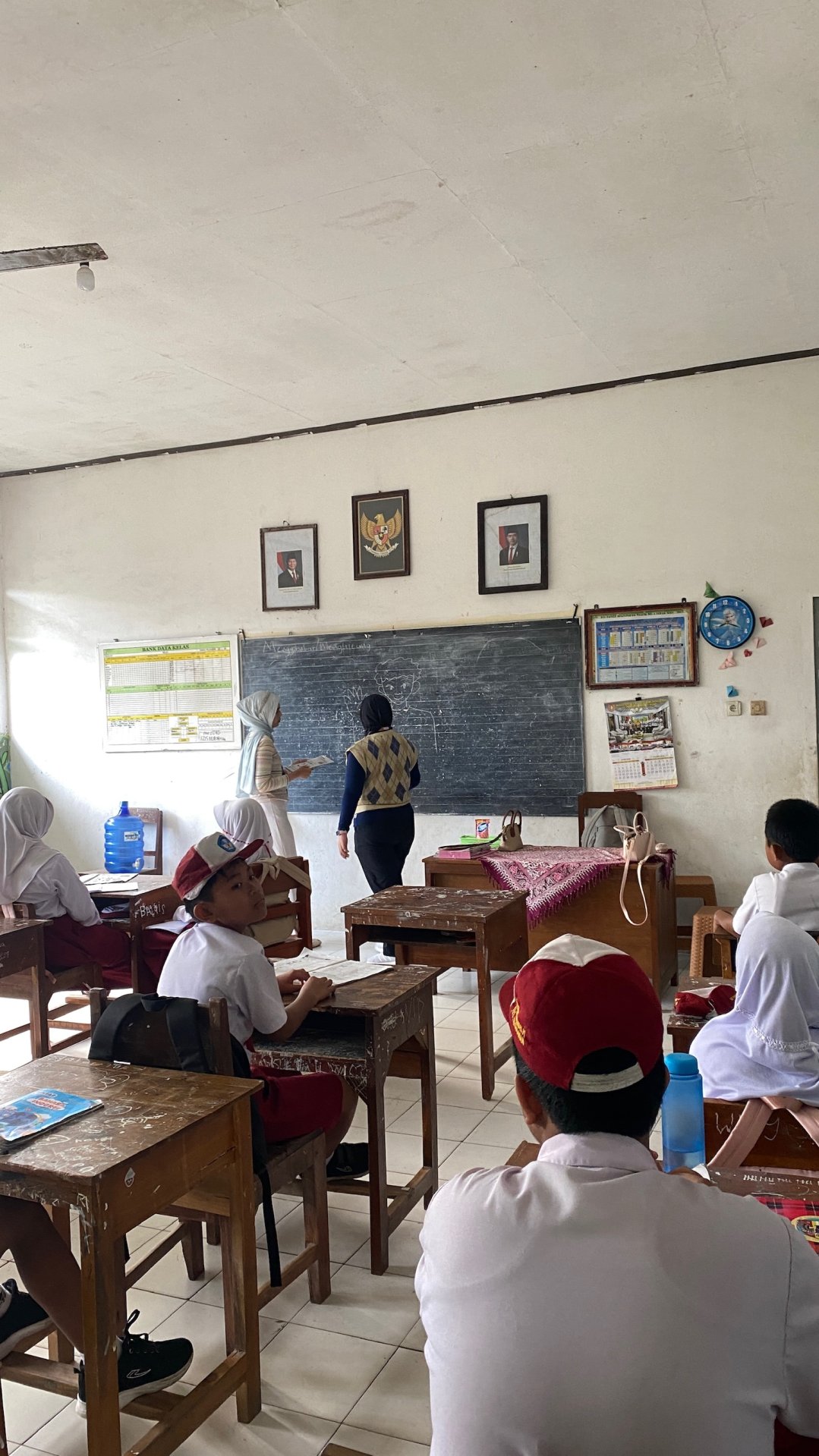Mengajar di SDN 1 Karangkandri