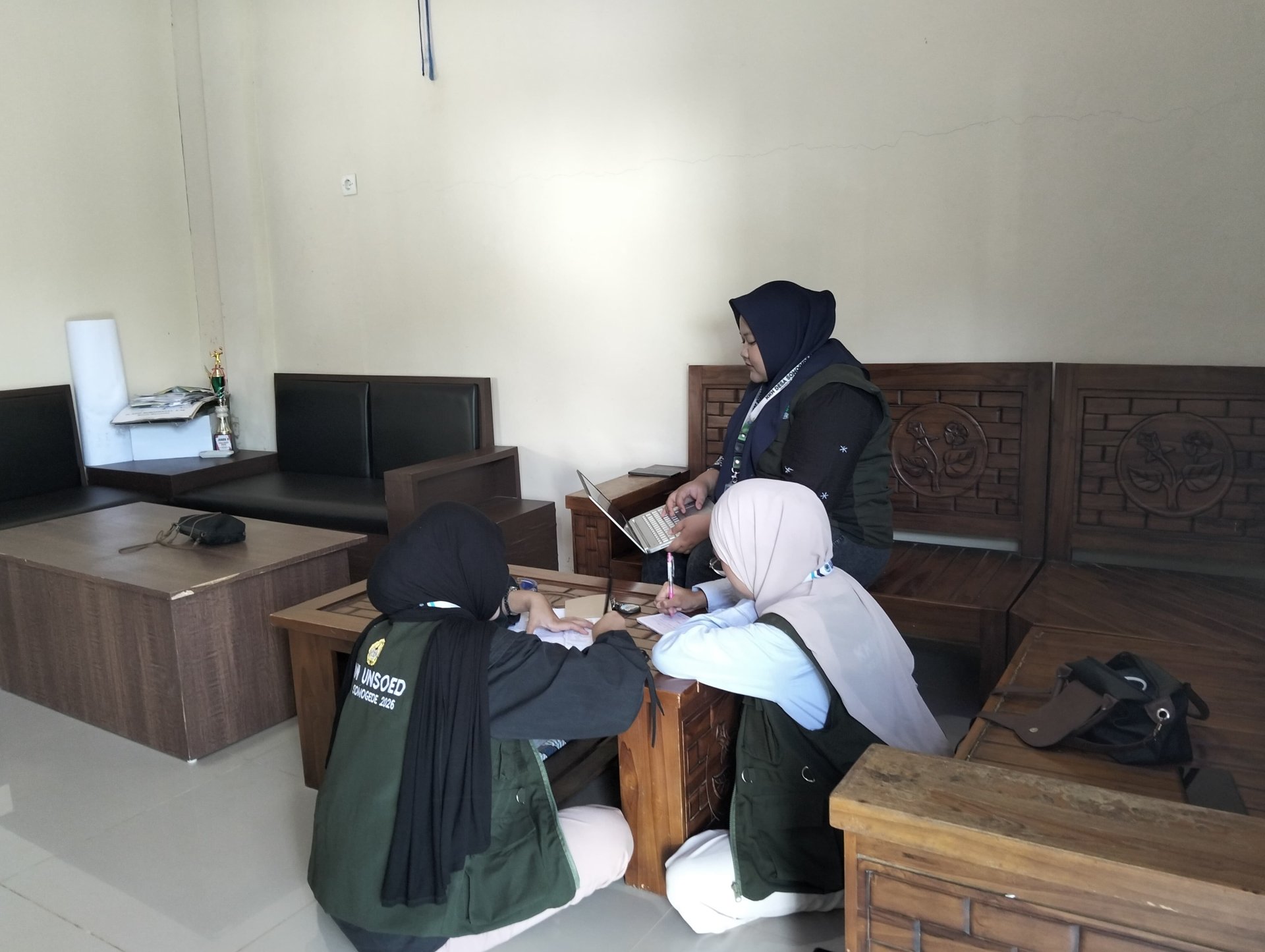 Piket Desa, Kunjungan UMKM, Pendampingan QRIS, dan Bimbingan Belajar