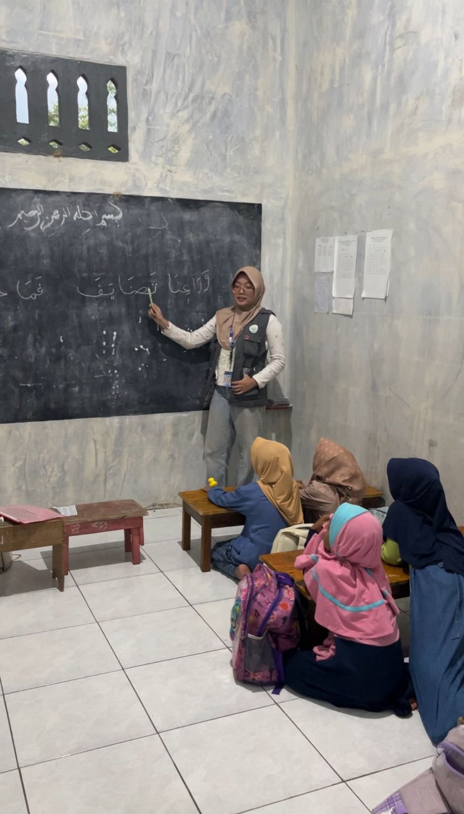 Mengajar Mengaji di Madrasah Diniyah
