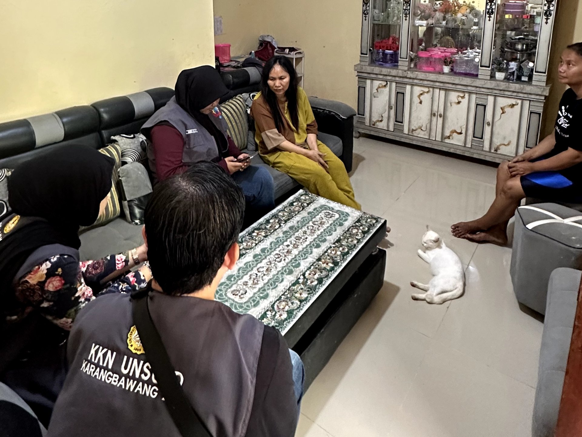 PEMBUATAN QRIS UNTUK UMKM DI DUSUN 3 DAN 4 DESA KARANGBAWANG