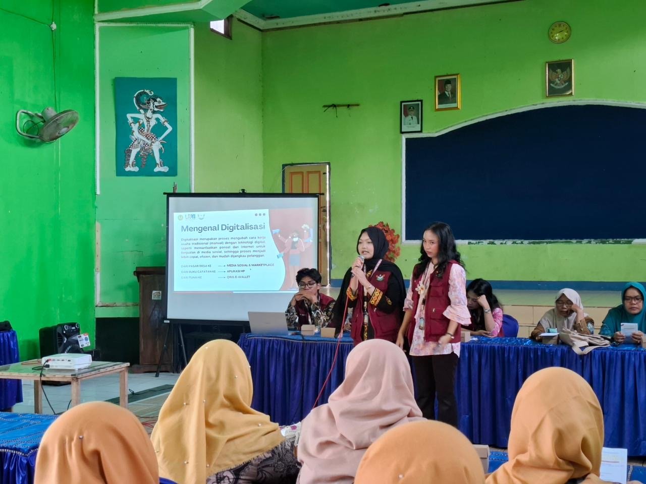 Sosialisasi Literasi Digital dan Pemanfaatan Digitalisasi untuk Peningkatan Produktivitas UMKM Desa Bodaskarangjati